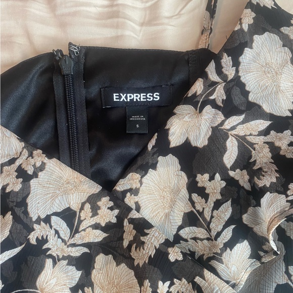 Express Dress - Picture 6 of 7